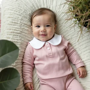 Haut bébé à col blanc en coton rose