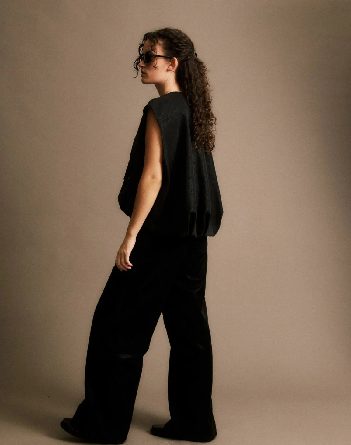 Veste sans manches noir Stacy – Image 2