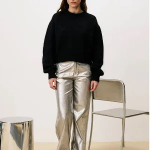 Pull dos nu noir en laine Sledge