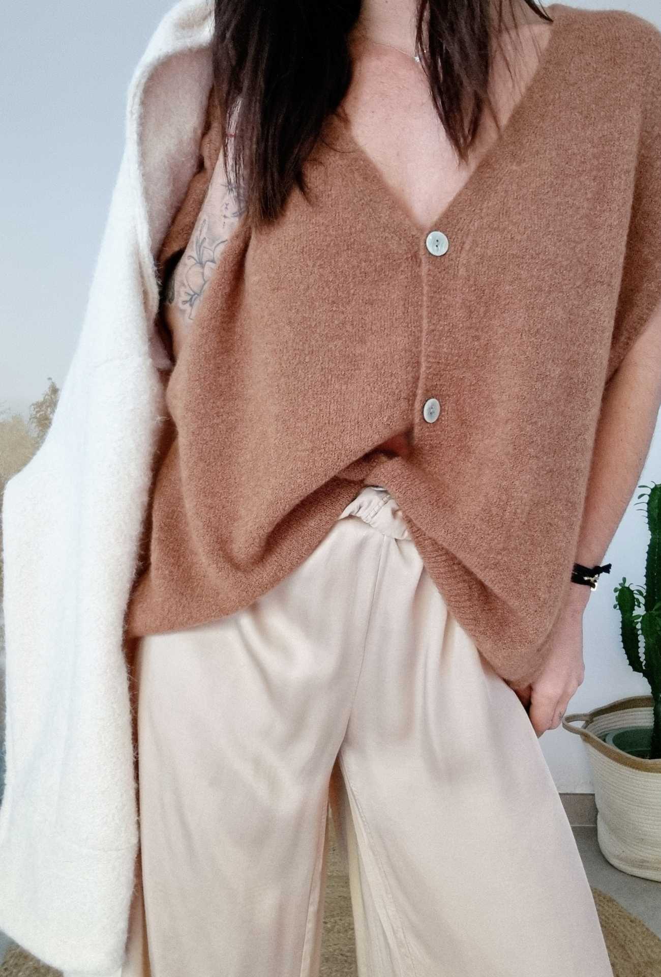 Gilet Pull sans manches MINA marron – Image 3