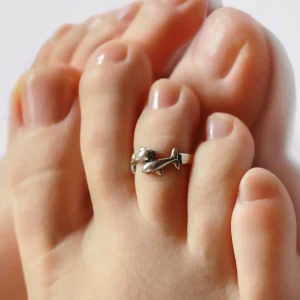 Bague d`orteil, deux dauphins