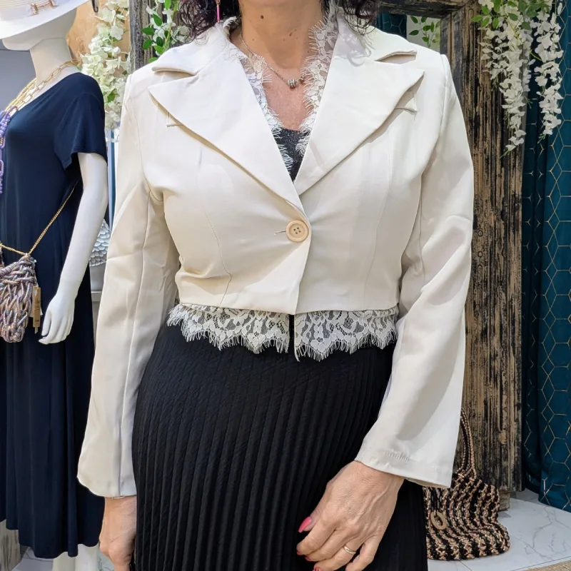 Blazer court avec dentelle – Image 5