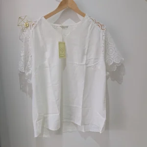 T-shirt blanc avec épaules brodées grande taille