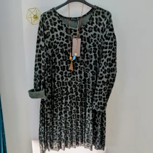 Robes courtes « léopard »