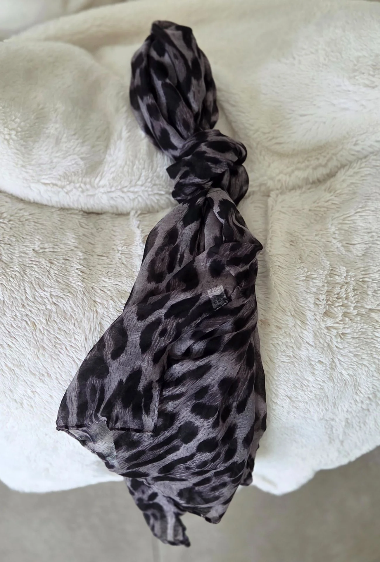 Foulard Léon Léopard Gris – Image 5